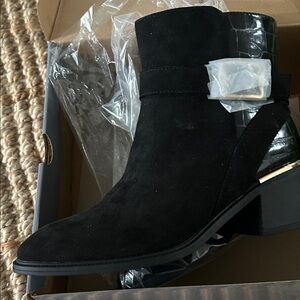 NWT Liz Claiborne black ankle boots size 6M